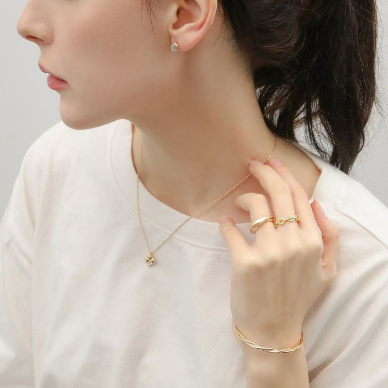 Twist Bangle【Casual LINE】（Gold） | WIZBLE